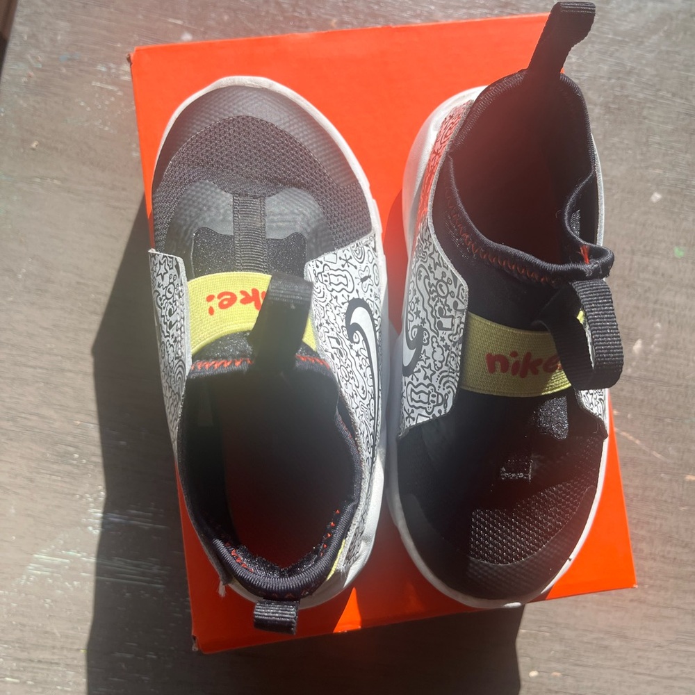 Nike Flex Runner 2 size 10C